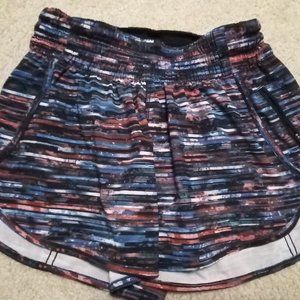Lululemon tracker shorts IV  EUC size 6